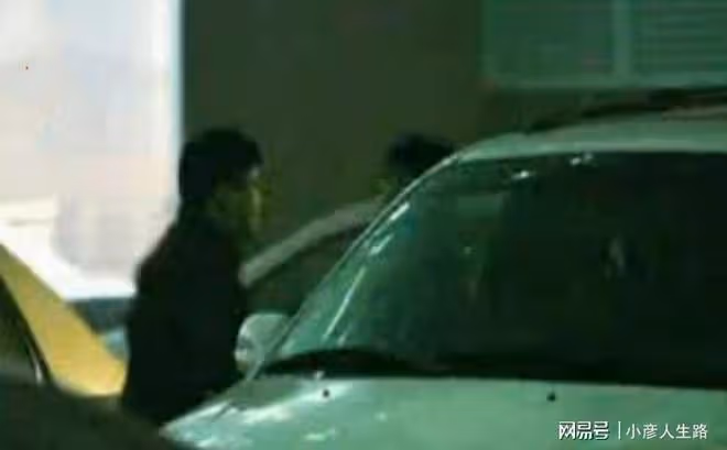「錢掌柜」洪劍濤：娶8年初戀，48歲出軌已婚女，離婚後再娶前妻