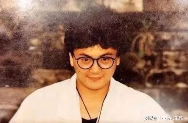 「錢掌柜」洪劍濤：娶8年初戀，48歲出軌已婚女，離婚後再娶前妻