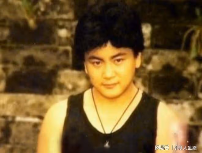 「錢掌柜」洪劍濤:娶8年初戀,48歲出軌已婚女,離婚後再娶前妻