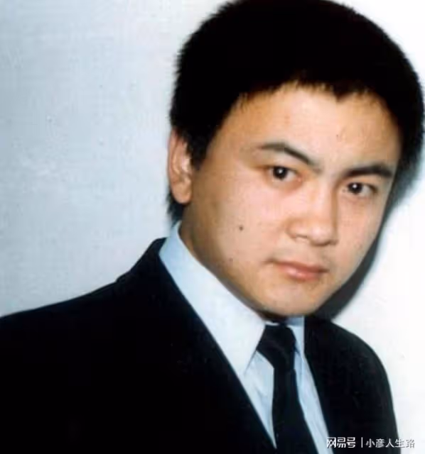 「錢掌柜」洪劍濤:娶8年初戀,48歲出軌已婚女,離婚後再娶前妻