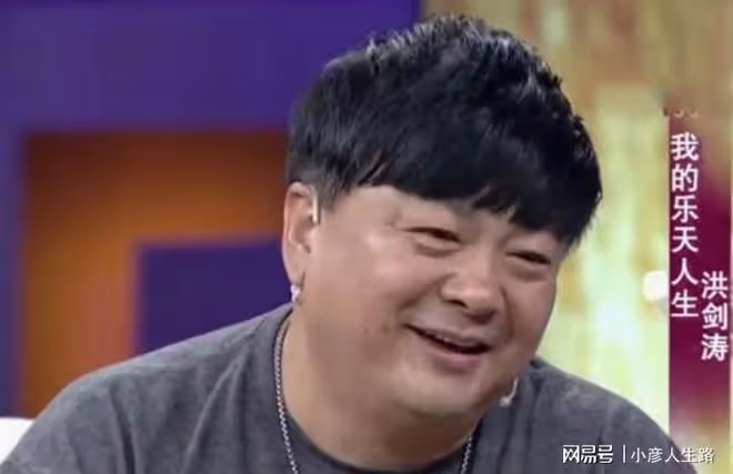 「錢掌柜」洪劍濤:娶8年初戀,48歲出軌已婚女,離婚後再娶前妻