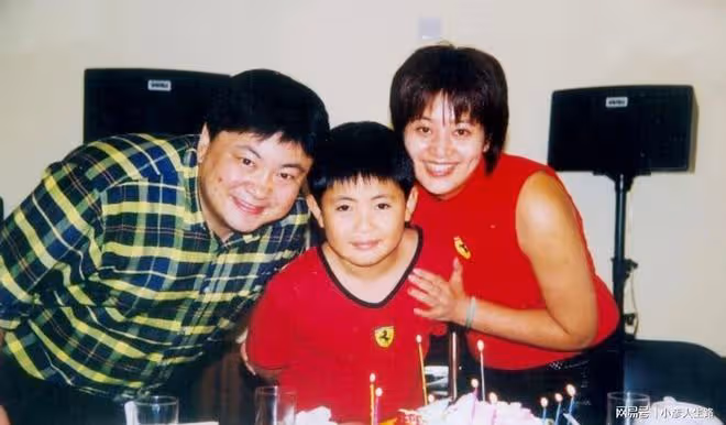 「錢掌柜」洪劍濤:娶8年初戀,48歲出軌已婚女,離婚後再娶前妻