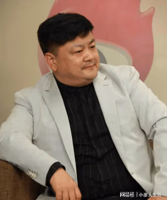 「錢掌柜」洪劍濤:娶8年初戀,48歲出軌已婚女,離婚後再娶前妻