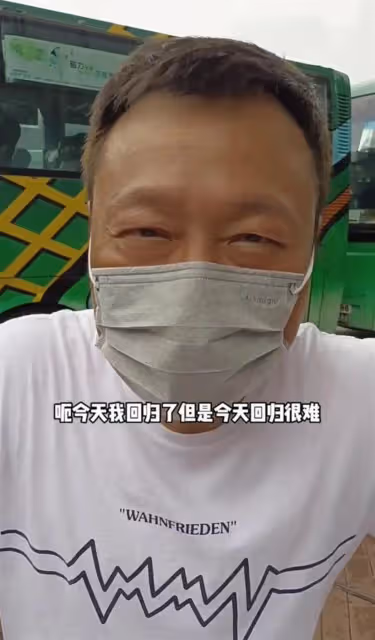 身邊沒助理樣樣靠自己　58歲黎耀祥北上開工一臉倦容
