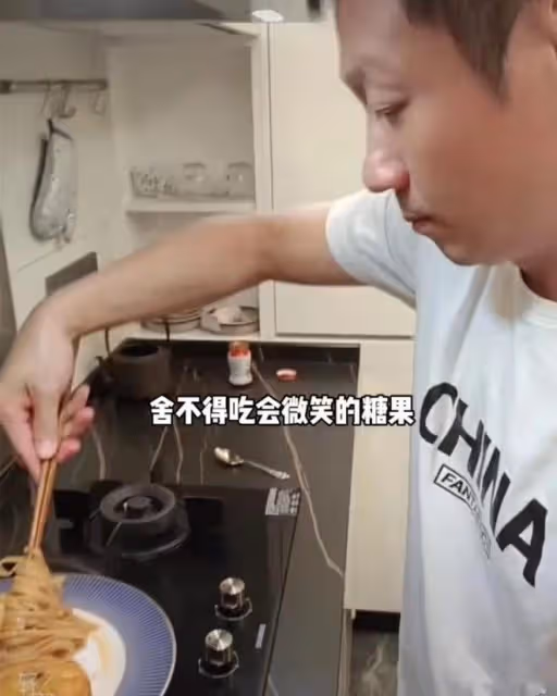 黎耀祥拍TVB劇5個月快累垮,殺青後急回內地,推4箱行李顯疲憊