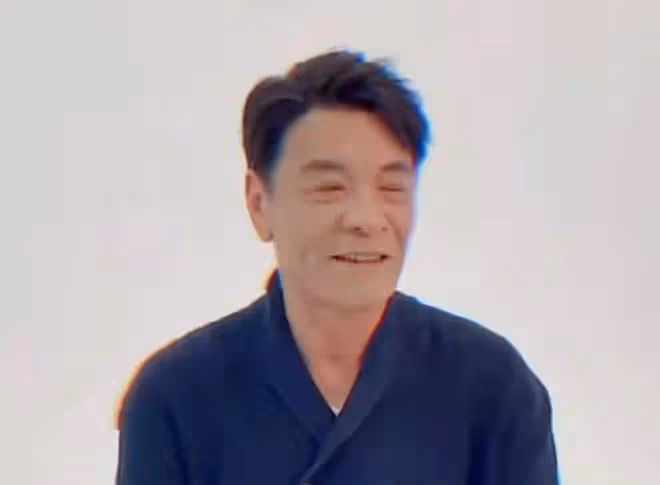 64歲劉威暴瘦惹擔憂,身上衣服舊到發白,現仍為小51歲兒子掙家用