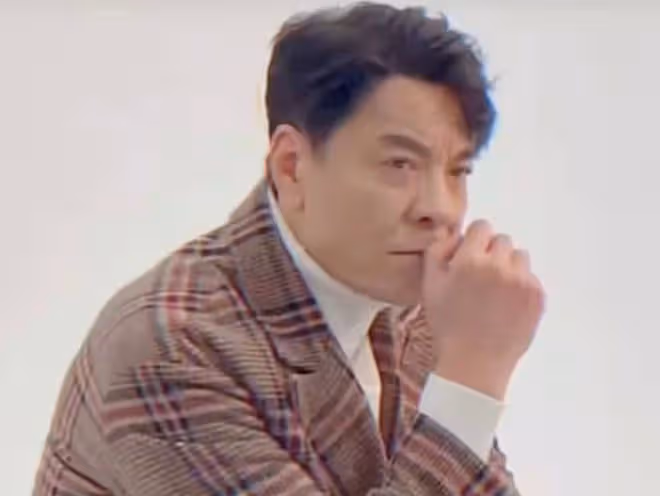 64歲劉威暴瘦惹擔憂,身上衣服舊到發白,現仍為小51歲兒子掙家用