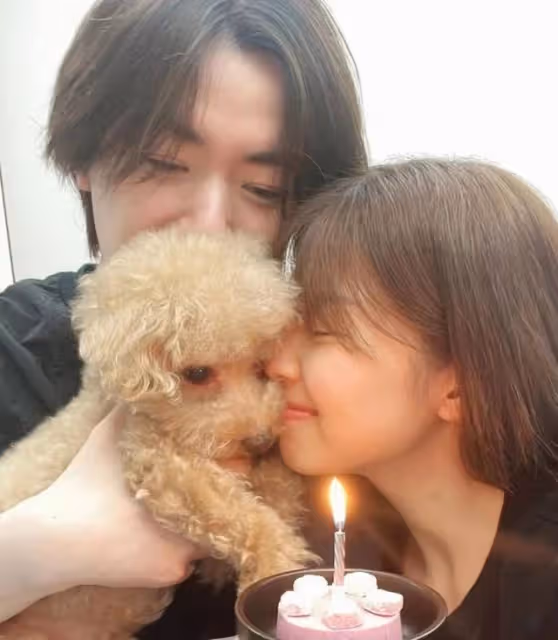 幸福!香港人氣女神公開與歌手男友酒店親密照,不停放閃羨煞旁人