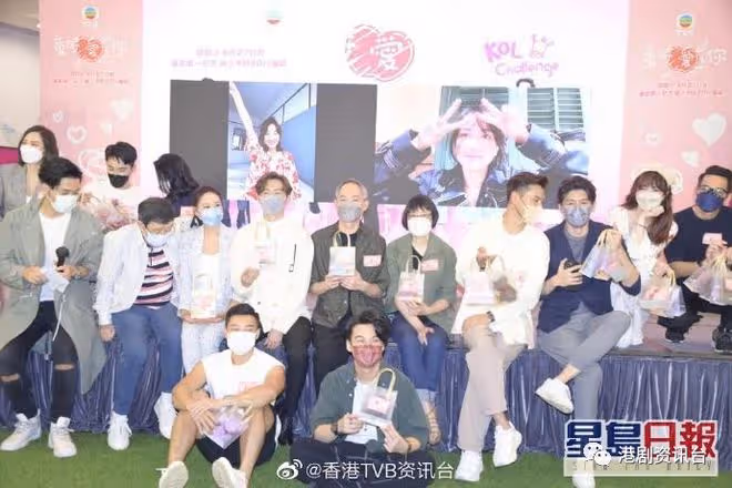 楊卓娜與妹妹分開慶祝父親節!吳卓羲現身深圳灣口岸