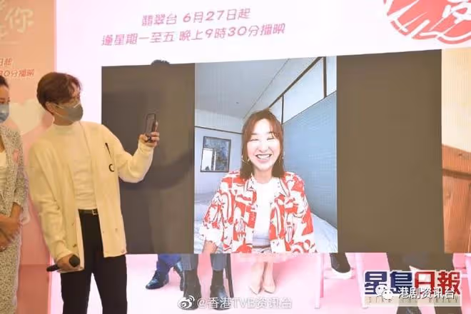 楊卓娜與妹妹分開慶祝父親節!吳卓羲現身深圳灣口岸