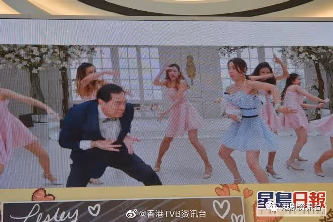 姜麗文婚後首出活動老公愛相隨!爸爸秦沛越洋為愛女打氣