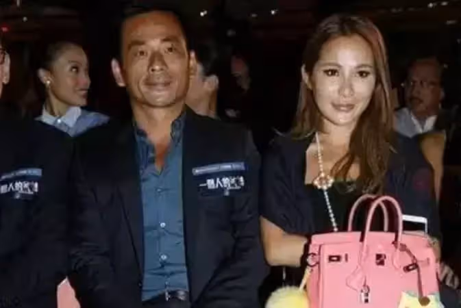 比李嘉欣段位還高！她被稱為「最強小三」與原配爭寵3連勝　四年生三子「拿3億分手費」擠走小四