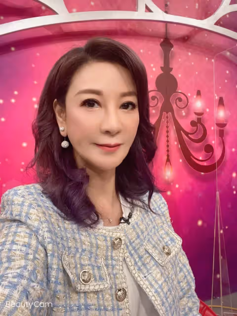 知道她是誰嗎？57歲資深女星「24年前激辣照」曝光　連謝金燕也按讚：「真的太正了」