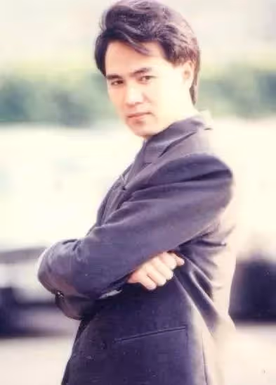30歲爆紅！《其實你不懂我的心》原唱「巔峰期退出」遠赴加拿大　斷了18年妻「再婚好幸福」現況曝