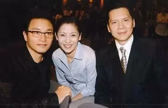 娛樂圈大佬向華強，為何對陳嵐唯命是從，如何做到不碰女明星的