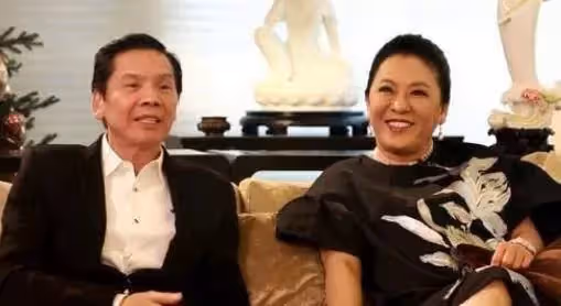 娛樂圈大佬向華強，為何對陳嵐唯命是從，如何做到不碰女明星的