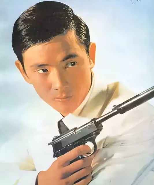 讓林青霞窮追不舍,謝賢都不敢得罪,王羽的一生究竟有多傳奇?