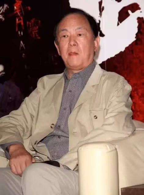 讓林青霞窮追不舍,謝賢都不敢得罪,王羽的一生究竟有多傳奇?