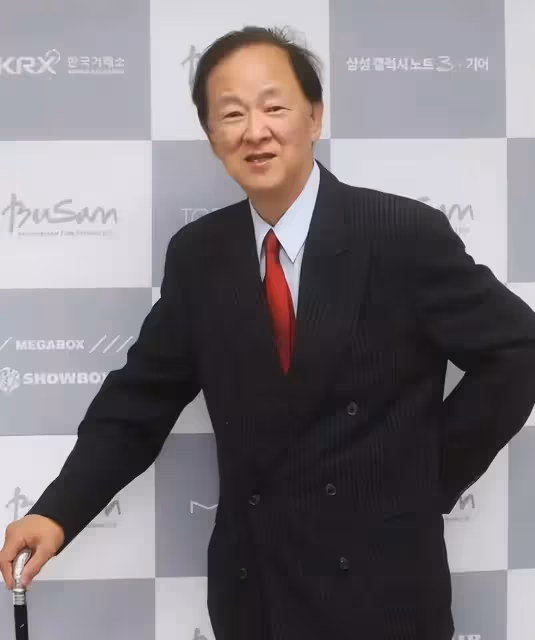 讓林青霞窮追不舍,謝賢都不敢得罪,王羽的一生究竟有多傳奇?