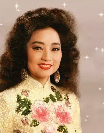 73歲徐小鳳現身街頭,雖然已是普通老太太了,但氣質依舊不同凡響