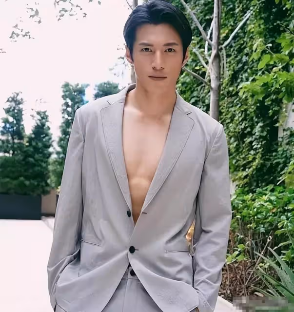 「女海王」港姐為上位,一腳踏七船,男女通吃?