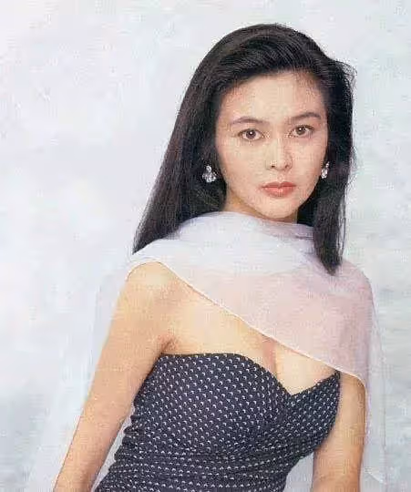 「玉女」關之琳：一個頂級白富美的黑化墮落史，她活成了自己最討厭的樣子