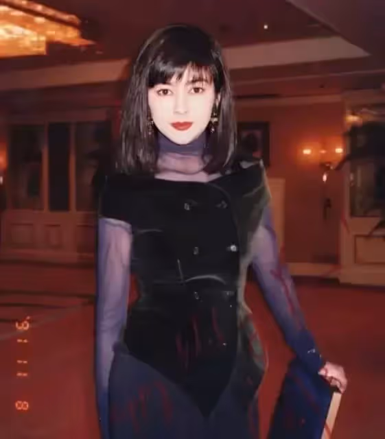 「玉女」關之琳：一個頂級白富美的黑化墮落史，她活成了自己最討厭的樣子