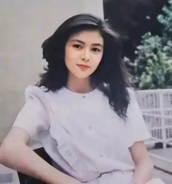 「玉女」關之琳：一個頂級白富美的黑化墮落史，她活成了自己最討厭的樣子