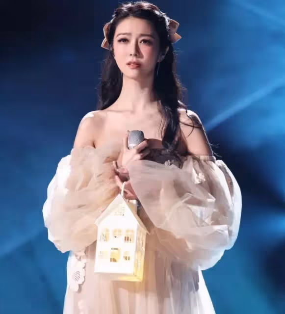 薛凱琪怎麼倒著長的?40歲穿夢幻紗裙氣場全開,一臉少女樣太養眼