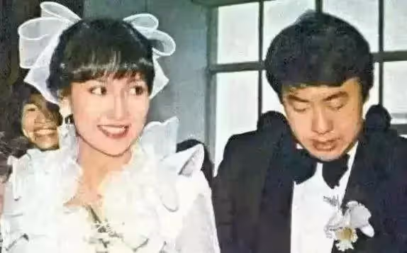 「玉女」關之琳:一個頂級白富美的黑化墮落史,她活成了自己最討厭的樣子