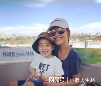 應采兒首次曬小兒子正面照片，長相秀氣似小女孩jasper也長高了