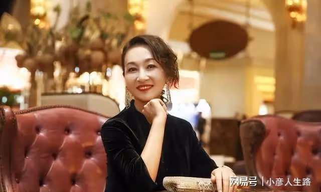 哈斯高娃：離婚後不再嫁人，她與騰格爾的婚姻到底受了多少委屈？