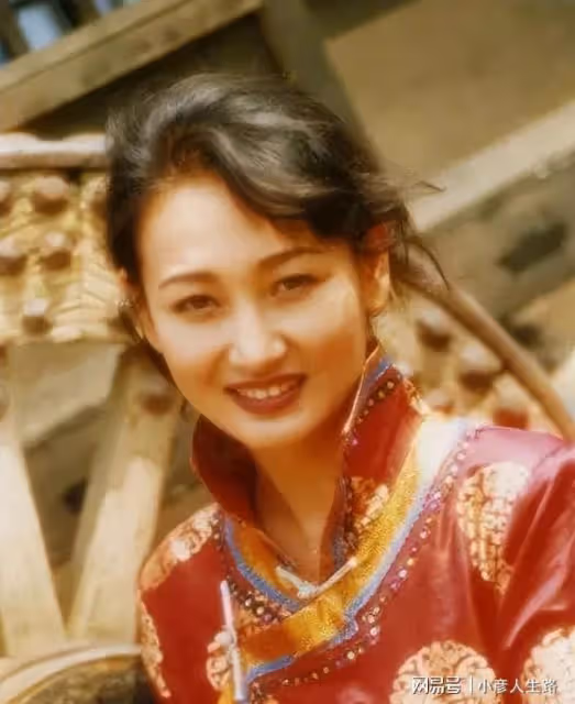 哈斯高娃：離婚後不再嫁人，她與騰格爾的婚姻到底受了多少委屈？