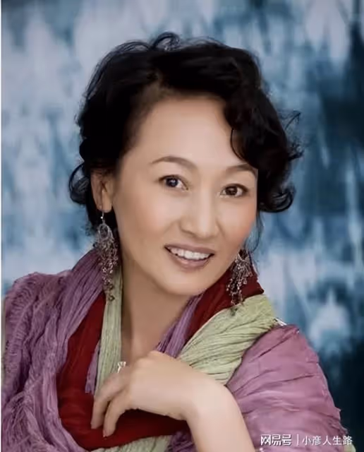 哈斯高娃：離婚後不再嫁人，她與騰格爾的婚姻到底受了多少委屈？