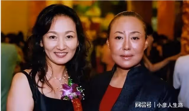 哈斯高娃：離婚後不再嫁人，她與騰格爾的婚姻到底受了多少委屈？