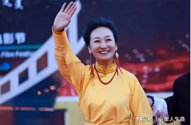 哈斯高娃：離婚後不再嫁人，她與騰格爾的婚姻到底受了多少委屈？