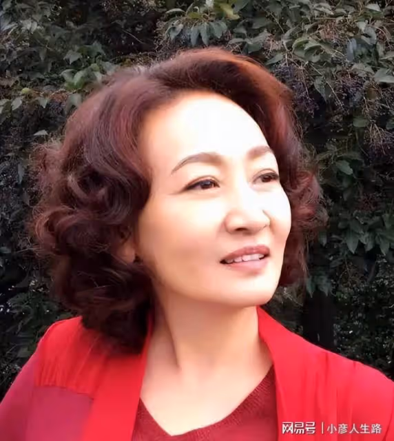 哈斯高娃：離婚後不再嫁人，她與騰格爾的婚姻到底受了多少委屈？