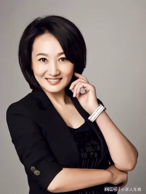哈斯高娃：離婚後不再嫁人，她與騰格爾的婚姻到底受了多少委屈？
