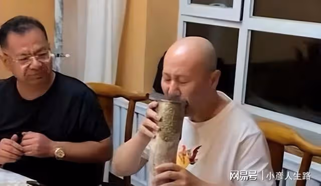 哈斯高娃：離婚後不再嫁人，她與騰格爾的婚姻到底受了多少委屈？