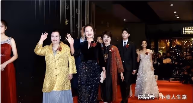 哈斯高娃：離婚後不再嫁人，她與騰格爾的婚姻到底受了多少委屈？