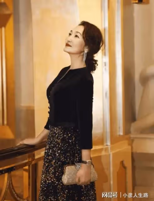 哈斯高娃：離婚後不再嫁人，她與騰格爾的婚姻到底受了多少委屈？
