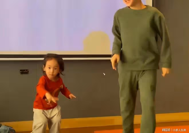 陳小春仍想要女兒？應采兒曬與倆兒子合照，hoho打扮超像女孩