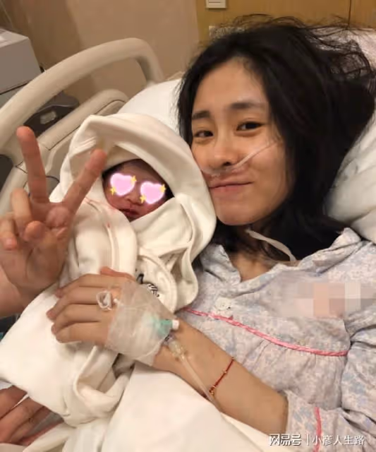 張碧晨早產留下後遺症，左耳失聰聽不見聲音，多次手術都沒有康復