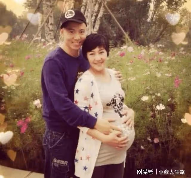 和谷智鑫相戀16年，生兩子也沒辦婚禮，阿斯茹真的幸福嗎？
