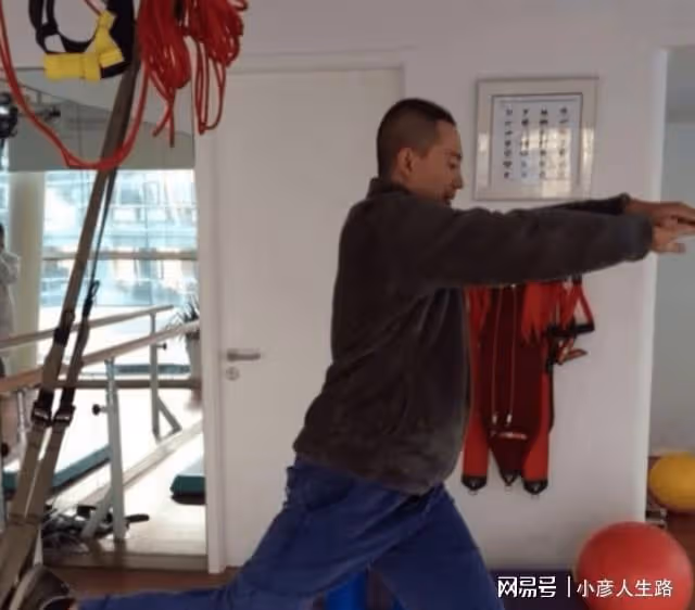 和谷智鑫相戀16年，生兩子也沒辦婚禮，阿斯茹真的幸福嗎？