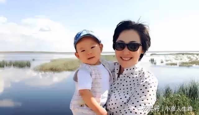 和谷智鑫相戀16年，生兩子也沒辦婚禮，阿斯茹真的幸福嗎？