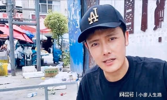 男演員徐海為現身小縣城,無戲可拍只能擺攤賣菜,如今已經37歲了