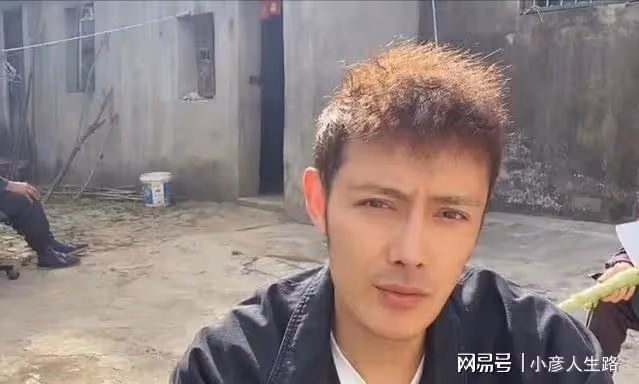 男演員徐海為現身小縣城，無戲可拍只能擺攤賣菜，如今已經37歲了