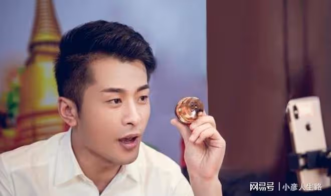 網紅二驢：辛巴每年賣貨300億，利潤有25個億，發脾氣是套路