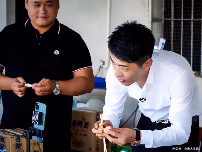 網紅二驢:辛巴每年賣貨300億,利潤有25個億,發脾氣是套路